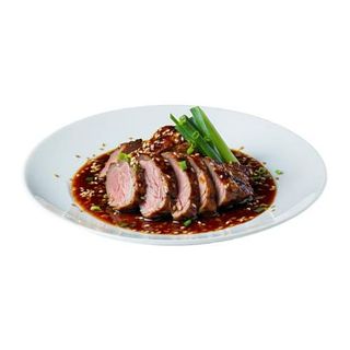 Pato Laqueado Con Salsa De Soja Y Caramelo