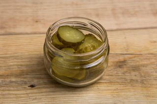 Кисели краставички (25г)