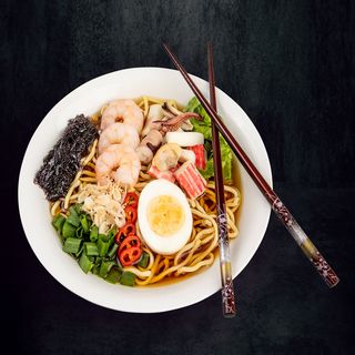 Supă Ramen cu fructe de mare