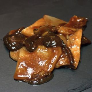 Bambú Y Setas Chinas Salteadas