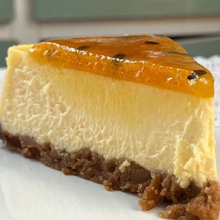Cheescake de maracuyá Porción