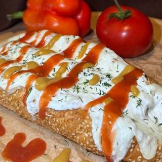 Хот-дог СУПЕР-СИРНИЙ з мисливською сосискою