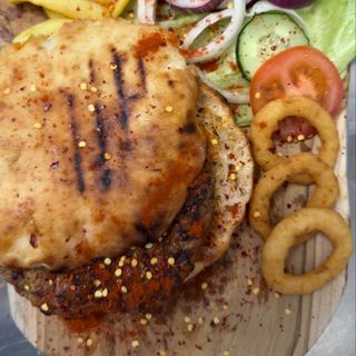 Leskovačka pljeskavica/ leskovacka pljeskavica in bun