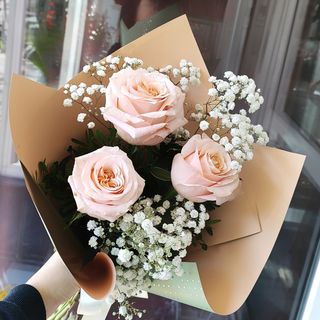 Buchet din 3 trandafiri pastel - shimmer