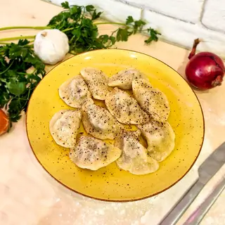 Pierogi z szarpanym mięsem z golonki