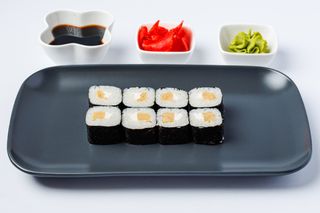 Ролл сливочный с лососем (180г)