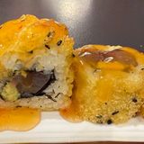 124 Uramaki frito Atún y aguacate