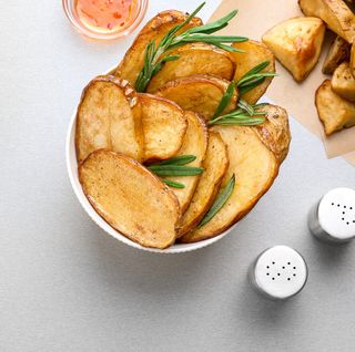 Chips di patate pepe rosa e lime