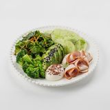Зеленый салат с индейкой