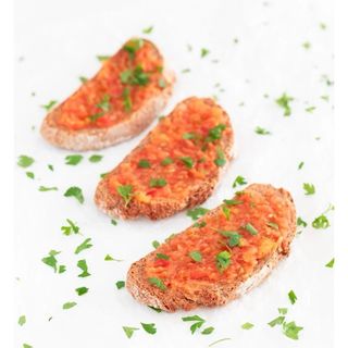 Tostada con tomate y tortilla