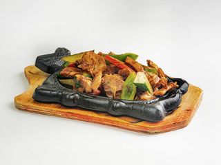 Курица на жаровне с овощами
