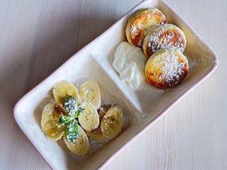 СОЛОДКІ СИРНИКИ З БАНАНОМ (150/100g)