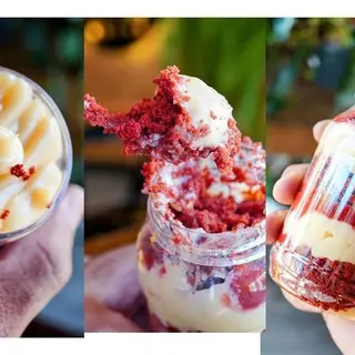 BOLO NO POTE RED VELVET C/ BRIGADEIRO BRANCO E MOLHO DE FRUTOS VERMELHOS