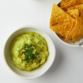 Guacamole con totopos
