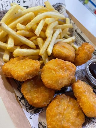 Nuggets De Pollo (6 uds.) Con Patatas Y Chuche