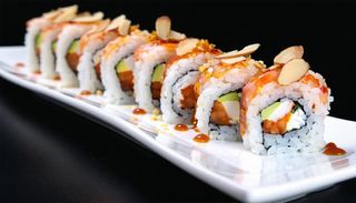 Uramaki black almond. 8 pezzi