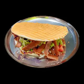 Mali teleći doner sa pomfritom