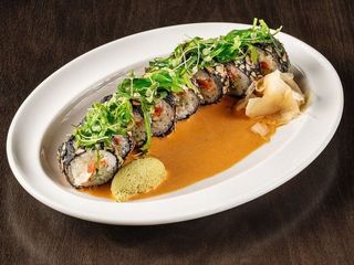 Темпура з лососем в чорному клярі та мигдальними пластівцями (280g)