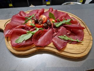 Телешка пастърма брезаола (100г)