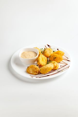 Картопля запеченa з соусом (360г) 