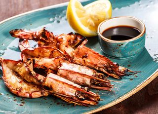 Creveti tigru la gratar