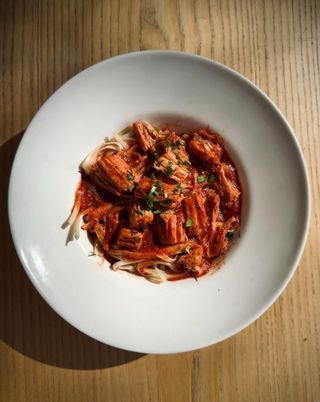 Удон з соєвою спаржею під томатним соусом