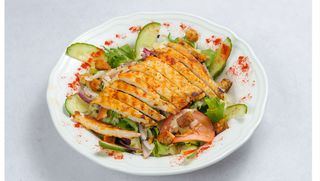 Salatka z grillowanym kurczakiem