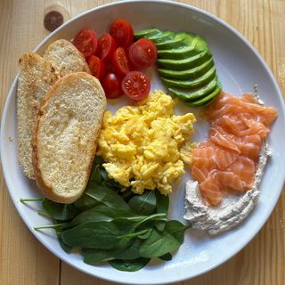 Сніданок з лососем
