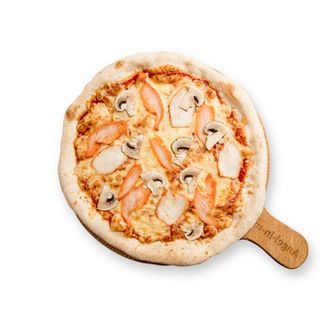 Пицца с индейкой, курицей и грибами