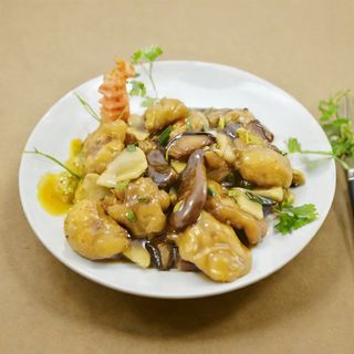 Pescado Salteado Con Bambú Y Setas Chinas