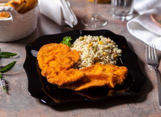 Șnițel de pui pane cu orez basmati cu legume
