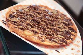 Bubble waffle al piatto con Nutella b-ready