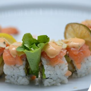 Uramaki crazy sake roll