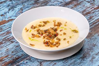 Supa crema de cartofi cu bacon si creveti