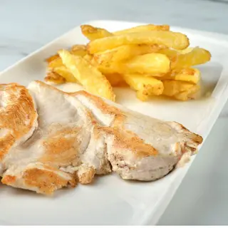 60. Filetes de pollo con patatas