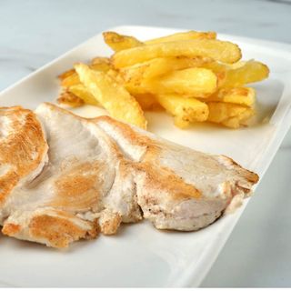 60. Filetes de pollo con patatas