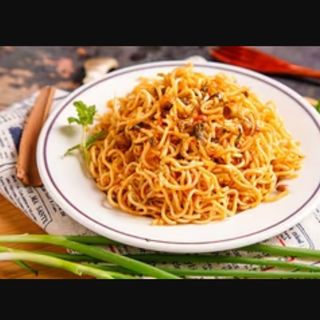 21. Tallarines A La Plancha Con Salsa