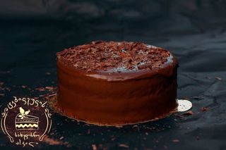 შოკოლადის ტორტი ფრანგული კრემით და ალუბლით (10 ნაჭრიანი)