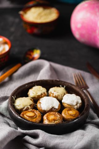 სოკო კეცზე არაჟნით და ყველით