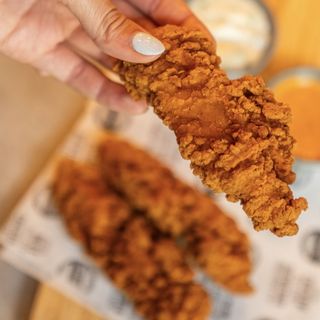 4 crunchy chicken tenders XL + frites + soda