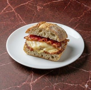 Pollo, bacon ed emmenthal