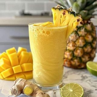 PINEAPPLE, MANGO,GINGER SMOOTHIE. 