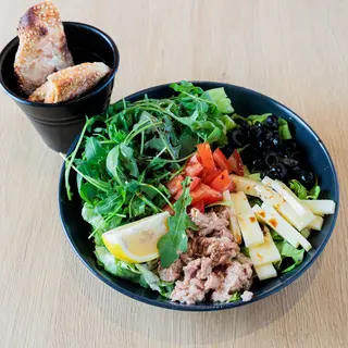 Deep blue salata