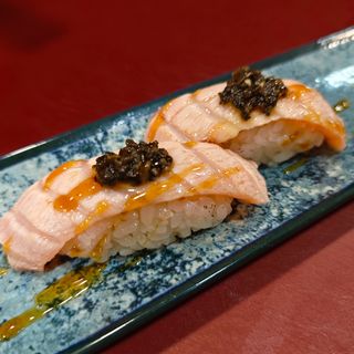 Salmón flameado con salsa trufa 2u