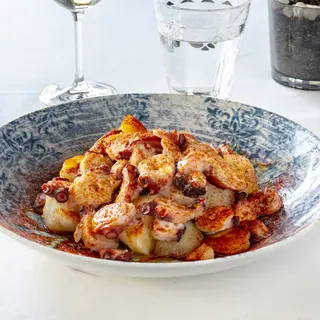 Pulpo a la gallega al aceite de pimentón de La Vera. Ración