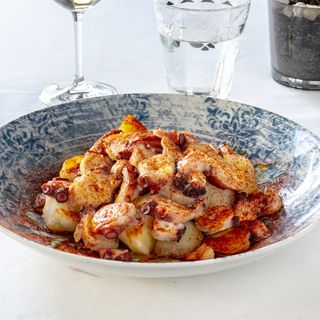 Pulpo a la gallega al aceite de pimentón de La Vera. Ración