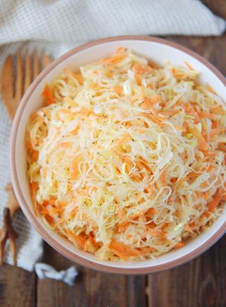 Салат з квашеною капустою (200г)