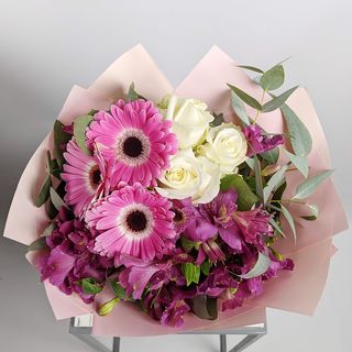 შერეული თაიგული გერბერებით 2123