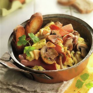 Tapas Revuelto De Champiñones Y Jamón