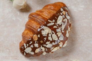 Круассан с шоколадом